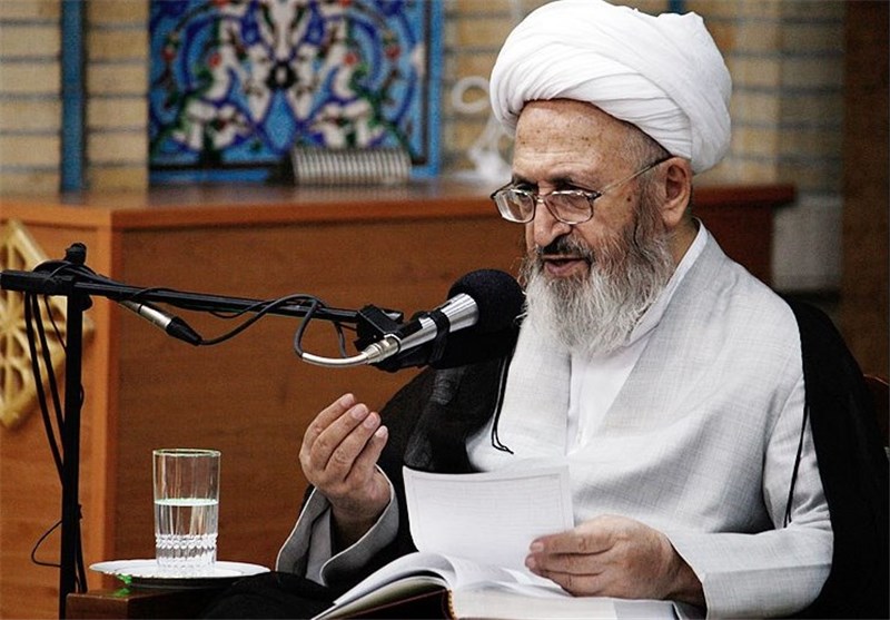 آیت الله سبحانی: شاهد اسراف گسترده در ادارات هستیم / دیرکرد بانک&zwnj;ها ربا محسوب می&zwnj;شود/ واردات خودروهای لوکس خارجی اسراف است
