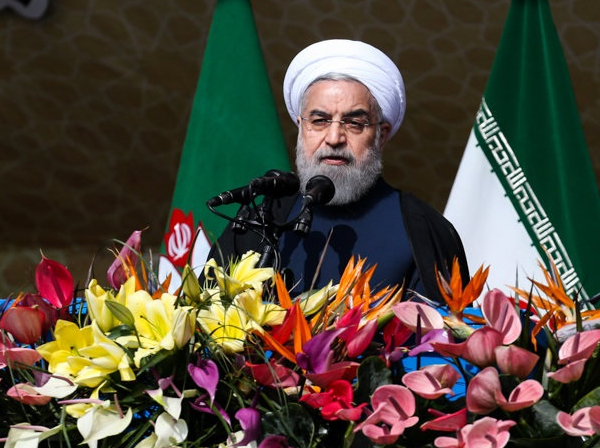 روحانی: در زمان قاجار و پهلوی، دو سوم ایران از کشور جدا شد؛ آنها به تمامیت ارضی ما خیانت کردند / مردم ما را در منگنه تحریم قرار داده اند روحانی: در زمان قاجار و پهلوی، دو سوم ایران از کشور جدا شد؛ آنها به تمامیت ارضی ما خیانت کردند / مردم ما را در منگنه تحریم قرار داده اند
