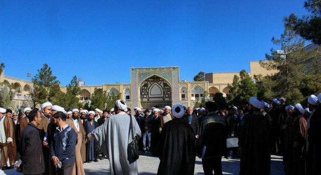 تجمع اعتراضی طلاب حوزه علمیه قم در مدرسه فیضیه +تصاویر