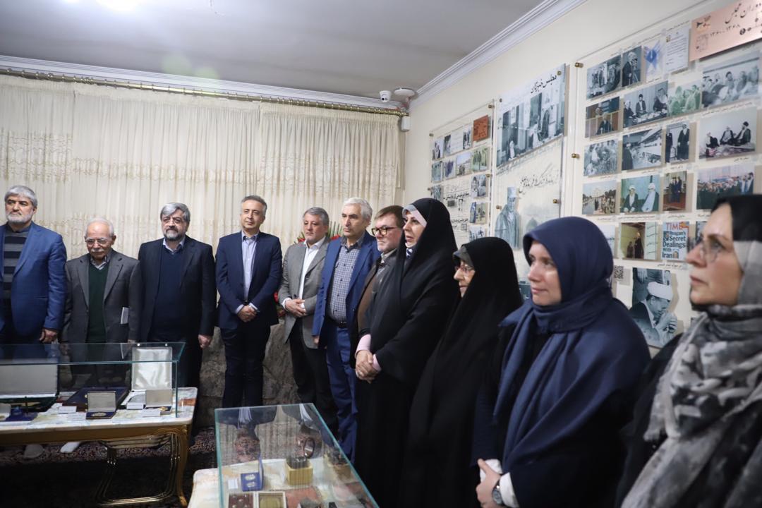 محسن هاشمی: ترور سپهبد قرنی ، شهید مطهری و آیت الله هاشمی توسط گروهک فرقان، شورای انقلاب را هدف قرار داده بود محسن هاشمی: ترور سپهبد قرنی ، شهید مطهری و آیت الله هاشمی توسط گروهک فرقان، شورای انقلاب را هدف قرار داده بود