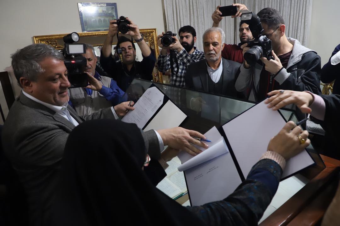 محسن هاشمی: ترور سپهبد قرنی ، شهید مطهری و آیت الله هاشمی توسط گروهک فرقان، شورای انقلاب را هدف قرار داده بود محسن هاشمی: ترور سپهبد قرنی ، شهید مطهری و آیت الله هاشمی توسط گروهک فرقان، شورای انقلاب را هدف قرار داده بود