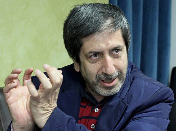 دولت وزنهای را بلند کرده بود که با بخشی از توان و آمادگی اش همخوانی نداشت / خواستههای اصلاح طلبان در دولت روحانی به ویژه در دولت دوم او آنطور که باید برآورده نشد / عدهای قصد دارند خطاهای استراتژیک خود را به نام این دولت بنویسند / آنهایی که تمام قد از احمدی نژاد دفاع میکردند؛ اکنون برای برای پنهان کردن سیاهیهای دولت مورد حمایت شان، دست به هر کاری میزنند / تندورهایی که با جمهوریت مشکل دارند، خودشان را مهیای بازگشت به قدرت کرده اند / با بی توجهی احتمالی مردم به صندوقهای رای، به هیچ هدفی نخواهیم رسید دولت وزنهای را بلند کرده بود که با بخشی از توان و آمادگی اش همخوانی نداشت / خواستههای اصلاح طلبان در دولت روحانی به ویژه در دولت دوم او آنطور که باید برآورده نشد / عدهای قصد دارند خطاهای استراتژیک خود را به نام این دولت بنویسند / آنهایی که تمام قد از احمدی نژاد دفاع میکردند؛ اکنون برای برای پنهان کردن سیاهیهای دولت مورد حمایت شان، دست به هر کاری میزنند / تندورهایی که با جمهوریت مشکل دارند، خودشان را مهیای بازگشت به قدرت کرده اند / با بی توجهی احتمالی مردم به صندوقهای رای، به هیچ هدفی نخواهیم رسید