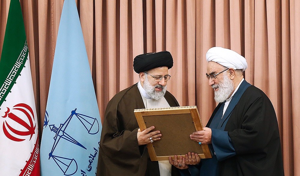 حجت الاسلام والمسلمین رئیسی حکم ریاست قوه قضائیه را از رئیس دفتر مقام معظم رهبری دریافت کرد