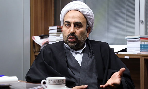 انتقاد زائری از سیاستهای دوگانه صداوسیما: پیدا شدن پستان گرگ در لوگوی یک تیم خارجی خلاف موازین شرعی است، اما به راه انداختن قمارخانه و کازینو خلاف اسلام نیست! انتقاد زائری از سیاستهای دوگانه صداوسیما: پیدا شدن پستان گرگ در لوگوی یک تیم خارجی خلاف موازین شرعی است، اما به راه انداختن قمارخانه و کازینو خلاف اسلام نیست!