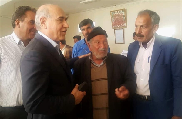 دیدار و گفت وگوی مدیرعامل بانک کشاورزی با کشاورزان منطقه شرق اصفهان