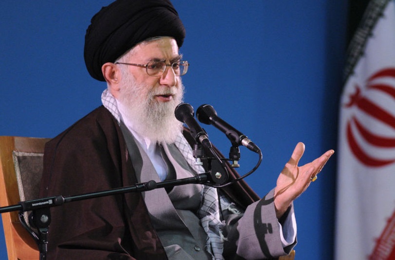 اینکه رئیس جمهور آمریکا با کمال وقاحت میگوید اگر ما نباشیم کشورهای عربی یک هفته دوام نمیآورند بالاترین ذلت است/ اگر مسلمانان در مقابل استکبار و آمریکا ایستادگی نکنند ذلیل خواهند شد، این اتفاق افتاده است اینکه رئیس جمهور آمریکا با کمال وقاحت میگوید اگر ما نباشیم کشورهای عربی یک هفته دوام نمیآورند بالاترین ذلت است/ اگر مسلمانان در مقابل استکبار و آمریکا ایستادگی نکنند ذلیل خواهند شد، این اتفاق افتاده است