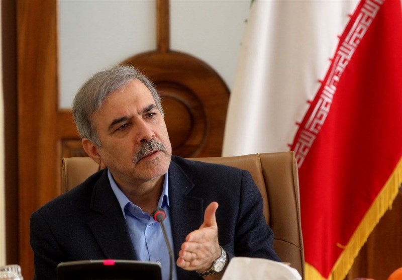 ماجرای کُت خارجی دبیر شورای&zwnj;عالی مناطق آزاد و سکوت مرتضی بانک درمورد این جمله: &laquo;اعتقادی به الزام خرید کالای ایرانی ندارم&raquo;
