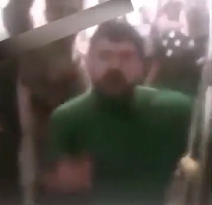 قتل وحید مرادی در زندان و فیلمی از رجزخوانی زندانیان/ آنها موبایل، اینترنت و قمه را از کجا آوردند؟ قتل وحید مرادی در زندان و فیلمی از رجزخوانی زندانیان/ آنها موبایل، اینترنت و قمه را از کجا آوردند؟