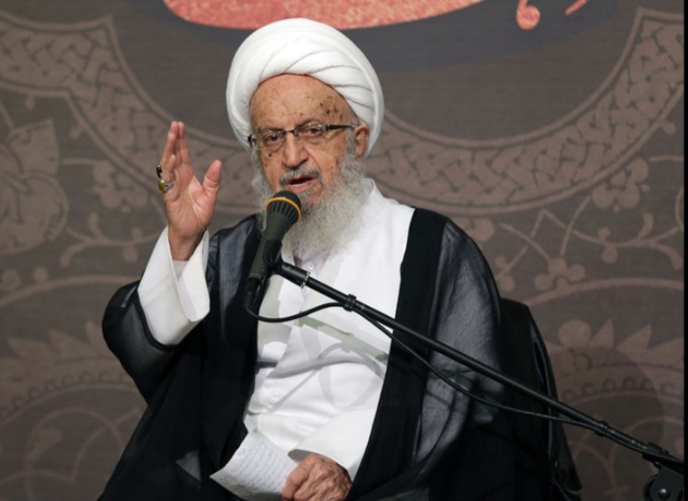 آیت&zwnj;الله مکارم شیرازی: تمام مشکلات را نمی&zwnj;توان بر گردن دولت انداخت/ باید دست به دست هم بدهیم و مشکلات را حل کنیم