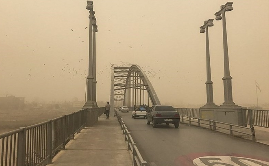 کاهش شعاع دید در خوزستان/ گرد و خاک تا فردا ادامه خواهد داشت