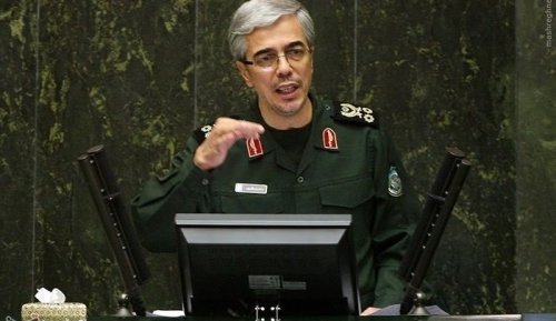 سرلشکر باقری: دولت فعلی آمریکا در ظاهر حرفی از تهدید نظامی نمی&zwnj;زند اما در همین یک و نیم سال اخیر تلاش داشتند که ارتش آمریکا را وادار به تهاجماتی کنند / فرماندهان ارتش جلوی این کار را گرفته اند