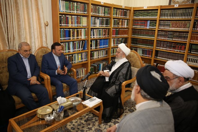 آیت&zwnj;الله مکارم شیرازی: امروز زمان تسویه&zwnj; حساب&zwnj;های شخصی و حل اختلافات انتخاباتی نیست