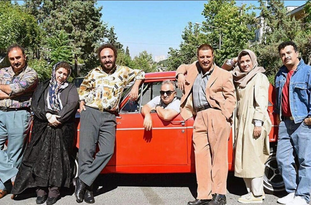 رکورد فروش سینمای ایران شکسته شد/ تبریک عوامل &laquo;نهنگ عنبر&raquo; به سازندگان &laquo;هزارپا&raquo;