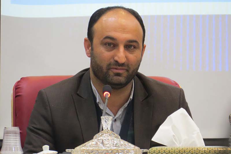 برای وزیر کشور وقت حضور در کمیسیون تعیین شده بود، اما ایشان حاضر نشد / اگر قرار باشد وزیری بهانه بیاورد و به کمیسیون نرود، میشود ماجرای همان هفت روزی که در مورد ربیعی اتفاق افتاد / قطعا موضوع استیضاح را از طریق رییس مجلس پیگیری خواهیم کرد / اگر بگذارند مجلس روال طبیعی خود را طی کنند، و نمایندگان خدا را در نظر بگیرند، باید خیلی اتفاقات در این شرایط بیفتد / استاندار داریم که هفتاد و اندی سال، سن دارد؛ این فرد دیگر توان حرکت ندارد؛ نمیدانم با چه ایده ای هیات دولت به چنین فردی رای داده برای وزیر کشور وقت حضور در کمیسیون تعیین شده بود، اما ایشان حاضر نشد / اگر قرار باشد وزیری بهانه بیاورد و به کمیسیون نرود، میشود ماجرای همان هفت روزی که در مورد ربیعی اتفاق افتاد / قطعا موضوع استیضاح را از طریق رییس مجلس پیگیری خواهیم کرد / اگر بگذارند مجلس روال طبیعی خود را طی کنند، و نمایندگان خدا را در نظر بگیرند، باید خیلی اتفاقات در این شرایط بیفتد / استاندار داریم که هفتاد و اندی سال، سن دارد؛ این فرد دیگر توان حرکت ندارد؛ نمیدانم با چه ایده ای هیات دولت به چنین فردی رای داده