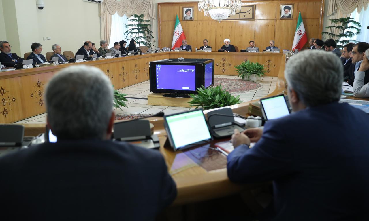 مابه التفاوت نرخ ارز مرجع تا ارز رایج بازار از واردکنندگانی که به تعهدات خود عمل نکرده اند، دریافت می&zwnj;شود