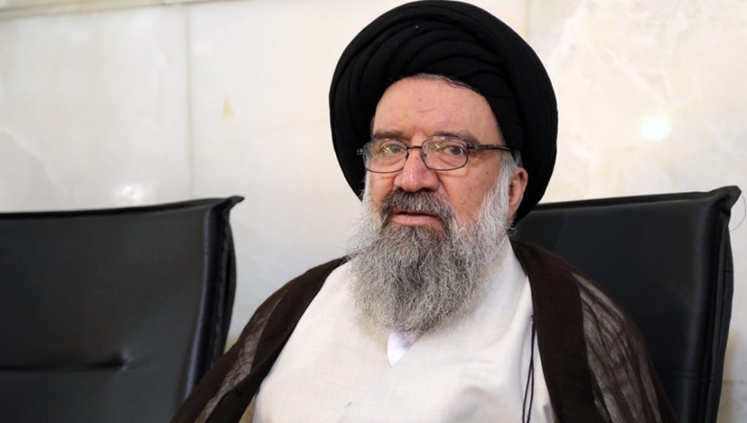 احمد خاتمی: هدف نهایی دشمنان براندازی نظام است/ تبعیت از رهبری عامل موفقت جامعه است