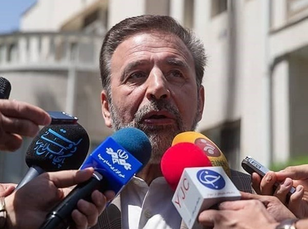 واکنش واعظی به اتهام یک نماینده درباره دوتابعیتی بودن &laquo;مسئولی در بالاترین رده کشور&raquo;: دروغ از این بزرگتر نمی&zwnj;شود / اگر شهامت دارد اسم بیاورد تا شکایت کنیم / الان اگر شکایت کنیم، می&zwnj;گویند منظور ما رئیس جمهور نبود