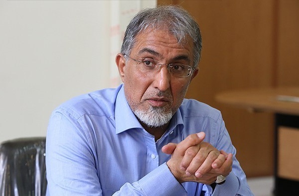 آقای راغفر! «اقتصاد»، «فوتبال» نیست که هر روز یک «بمب» در آن بترکانید / هم شایعه دلار ۴۰ هزار تومانی ایجاد میکنید و هم مطالبه دلار ۴ هزار تومانی دارید؟ آقای راغفر! «اقتصاد»، «فوتبال» نیست که هر روز یک «بمب» در آن بترکانید / هم شایعه دلار ۴۰ هزار تومانی ایجاد میکنید و هم مطالبه دلار ۴ هزار تومانی دارید؟
