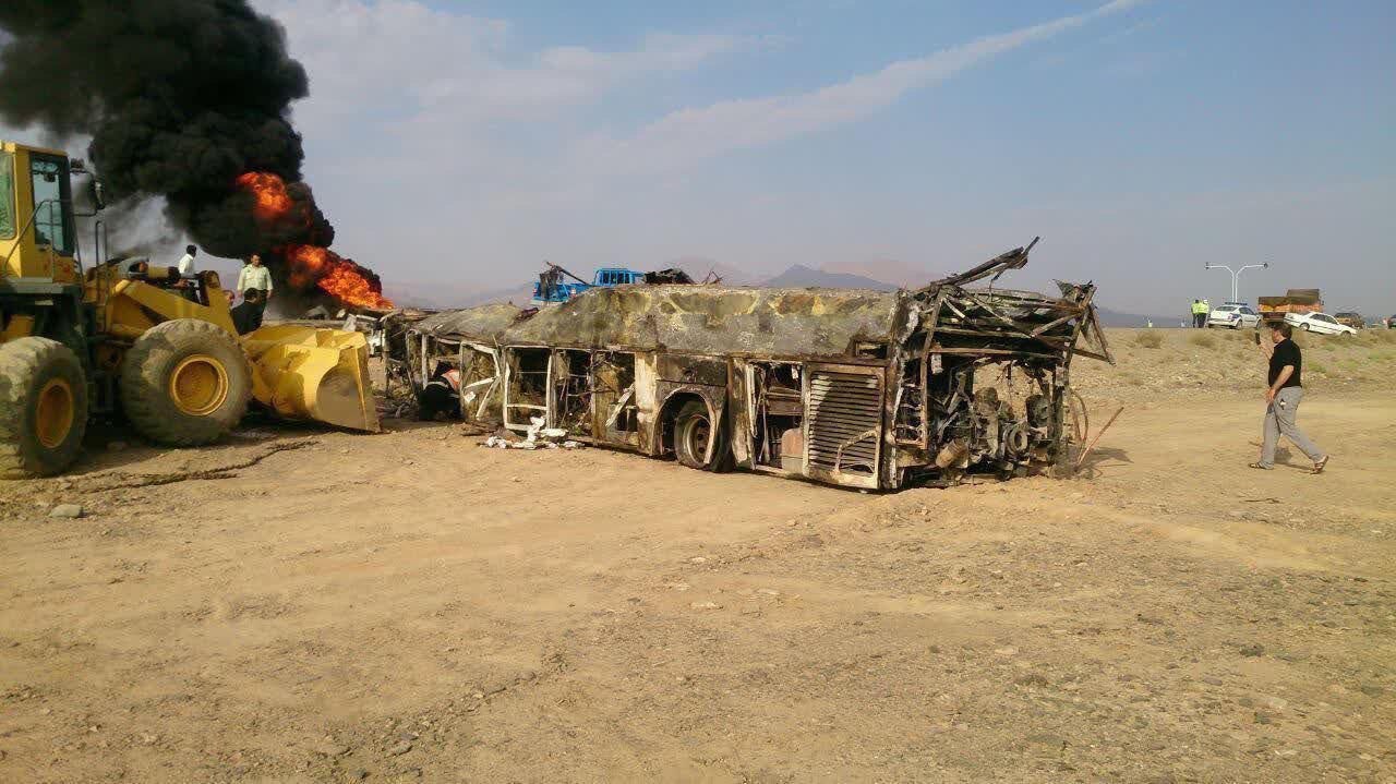 اورژانس: بیاحتیاطی راننده اتوبوس و احتمال خواب آلودگی او دلیل تصادف خونین در جاده کاشان- نطنز بود اورژانس: بیاحتیاطی راننده اتوبوس و احتمال خواب آلودگی او دلیل تصادف خونین در جاده کاشان- نطنز بود