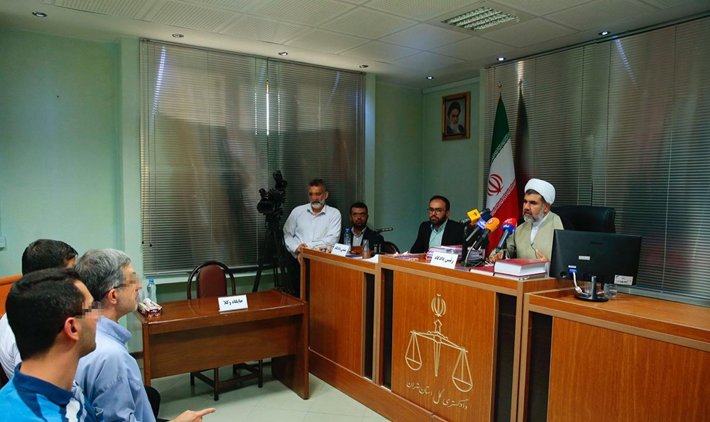 اولین تصویر از دادگاه علنی رسیدگی به اتهامات مشایی