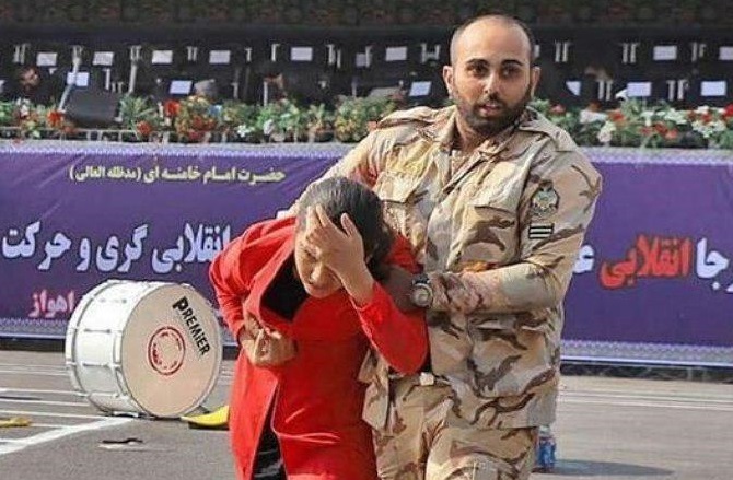 درخواست سردار کمالی: این سرباز فداکار در حمله تروریستی اهواز را شناسایی کنید +عکس درخواست سردار کمالی: این سرباز فداکار در حمله تروریستی اهواز را شناسایی کنید +عکس