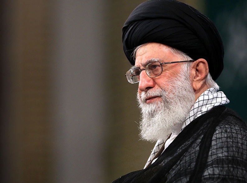گرانی و کاهش قدرت خرید، معیشت طبقات ضعیف را دچار تنگنا کرده / مشکلات اقتصادی ناشی از &laquo;چالش&zwnj;های درونی و ساختاری اقتصاد کشور&raquo; و &laquo;مسائل ناشی از تحریم&zwnj;های ظالمانه امریکا&raquo; است / برای حل مشکل نظام بانکی، نقدینگی، اشتغال و تورم تصمیم&zwnj;های جدی بگیرید / از نظرات و راه&zwnj;حل&zwnj;های اقتصاددانان دلسوز و فعالان بخش خصوصی استفاده کنید