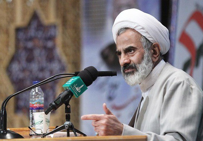 نماینده، ولی فقیه در سپاه: عده&zwnj;ای در کشور می&zwnj;گویند باید با همه به زبان آشتی حرف بزنیم؛ این&zwnj;ها از انقلابی گری خسته شده&zwnj;اند / ۵۰ آیه شریفه در قرآن برای نقد تفکر غرب گرایانه وجود دارد