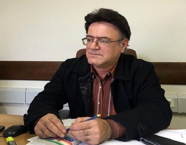 چرا بورس در آغاز هفته ناگهان سقوط کرد؟ / بغزیان، اقتصاددان: قیمت ارز بر نوسانات بورس اثرگذار است / دولت باید نرخ ارز &rlm;را در محدوده مشخصی حفظ کند نه اینکه این قدر رها باشد