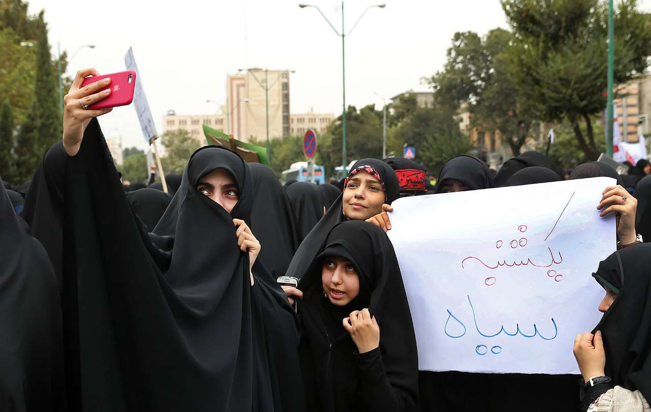 معترضان با چه ابزاری با 