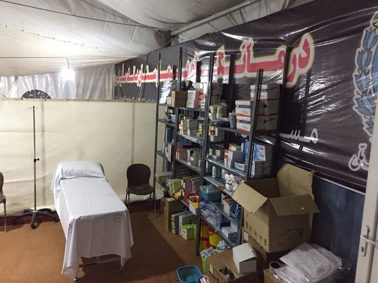 استقرار موکب درمانی بیمارستان بانک ملّی در مسیر زائران اربعین