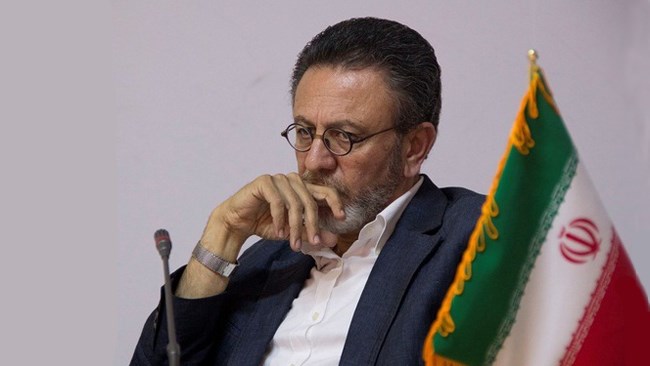 افزایش قیمت دلار در روز گذشته، ربطی به نطق ترامپ نداشت؛ او چیز جدیدی نگفت که نرخ ارز بالا برود / بیش از مسائل خبری یا روانی، یک التهاب درونزا نرخ ارز را بالا می برد؛ مردم نگرانند و می&zwnj;خواهند پول خود را به دلار تبدیل کنند / اگر تدبیری اتخاذ شود که خیال مردم راحت شده و به دنبال خرید دلار نروند، نرخ پایین می&zwnj;آید؛ در غیر این صورت، نباید چنین انتظاری داشته باشیم