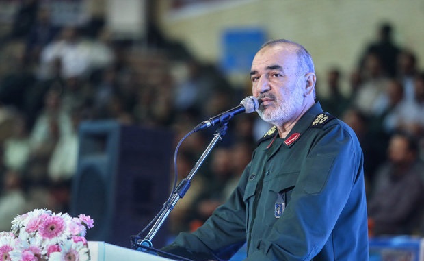 سردار سلامی: امارات و عربستان کوچکتر از آن هستید که رقیب ایران باشید/ انتقام حادثه اهواز را میگیریم سردار سلامی: امارات و عربستان کوچکتر از آن هستید که رقیب ایران باشید/ انتقام حادثه اهواز را میگیریم