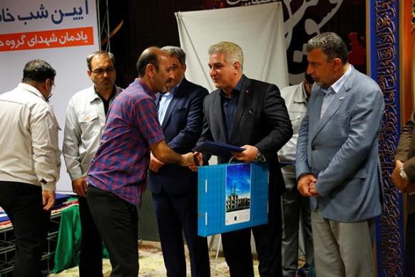 تجليل از خانواده شهداي گروه سايپا +تصاویر