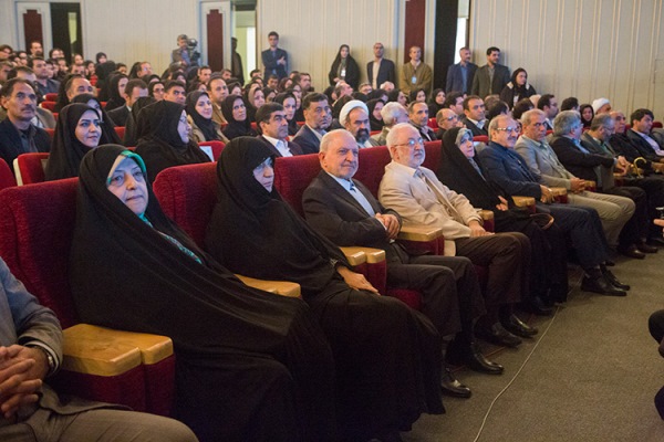 تقدیر از مدیرعامل بانک پاسارگاد به عنوان خیر نمونه در ساخت کتابخانه تقدیر از مدیرعامل بانک پاسارگاد به عنوان خیر نمونه در ساخت کتابخانه