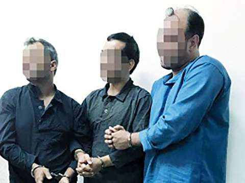مرد مرموزی که دستور گروگانگیری برجساز معروف را داده بود هنوز فراری است / شکنجه با وصل کردن برق به بدن مرد مرموزی که دستور گروگانگیری برجساز معروف را داده بود هنوز فراری است / شکنجه با وصل کردن برق به بدن