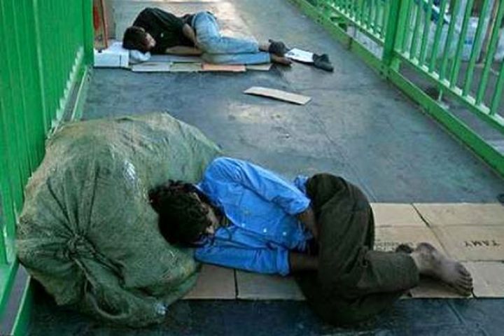 ساماندهی کارتن خوابها در اتوبوس ساماندهی کارتن خوابها در اتوبوس