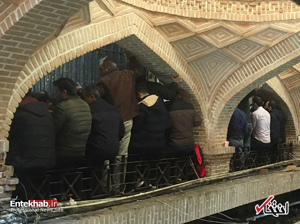 «پله آهنی»، محلی که قیمتهای کاذب دلار و طلا در آنجا تعیین میشود / معامله روزانه یک تن طلای آب شده به صورت کاغذی / معامله سکه در تلگرام، جابجایی پول در پارک شهر / سلطان سکه در اینجا فعال بود / فعالیت بدون مجوز ۳۰۰ نفر به صورت مستقیم و ۵۰ هزار نفر به طور غیرمستقیم در «پله آهنی» +تصاویر «پله آهنی»، محلی که قیمتهای کاذب دلار و طلا در آنجا تعیین میشود / معامله روزانه یک تن طلای آب شده به صورت کاغذی / معامله سکه در تلگرام، جابجایی پول در پارک شهر / سلطان سکه در اینجا فعال بود / فعالیت بدون مجوز ۳۰۰ نفر به صورت مستقیم و ۵۰ هزار نفر به طور غیرمستقیم در «پله آهنی» +تصاویر