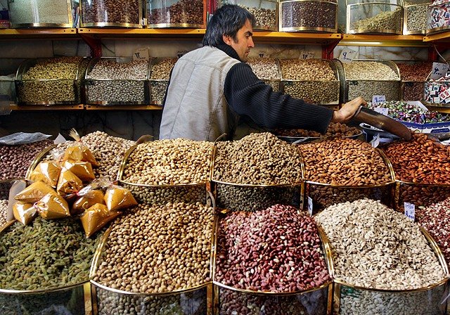 رئیس اتحادیه قنادان و خشکبار البرز: خشکبار را از کشاورزان به دلار میخرند رئیس اتحادیه قنادان و خشکبار البرز: خشکبار را از کشاورزان به دلار میخرند
