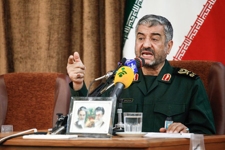 فرمانده سپاه: جهاد در عرصههای جنگ نرم بسیار مهمتر از جنگ سخت است فرمانده سپاه: جهاد در عرصههای جنگ نرم بسیار مهمتر از جنگ سخت است