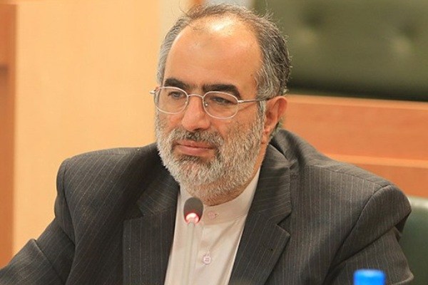 حسام الدین آشنا: مشکل فقط از این «مدیری» نیست که استندآپ انتقادی اجرا میکند؛مشکل از آن« مدیری» است که انتقام را به جای انتقاد در گوشی او زمزمه میکند حسام الدین آشنا: مشکل فقط از این «مدیری» نیست که استندآپ انتقادی اجرا میکند؛مشکل از آن« مدیری» است که انتقام را به جای انتقاد در گوشی او زمزمه میکند