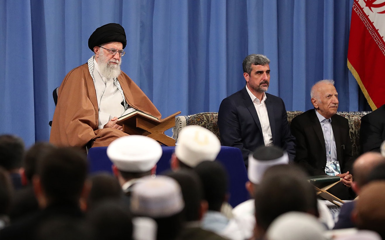 رهبر معظم انقلاب: بمباران چهارساله یمن، نتیجه فراموشی و دوری از قرآن است/ آن بمباران&zwnj;کننده، به ظاهر مسلمان است اما به مسلمانان رحم نمیکند