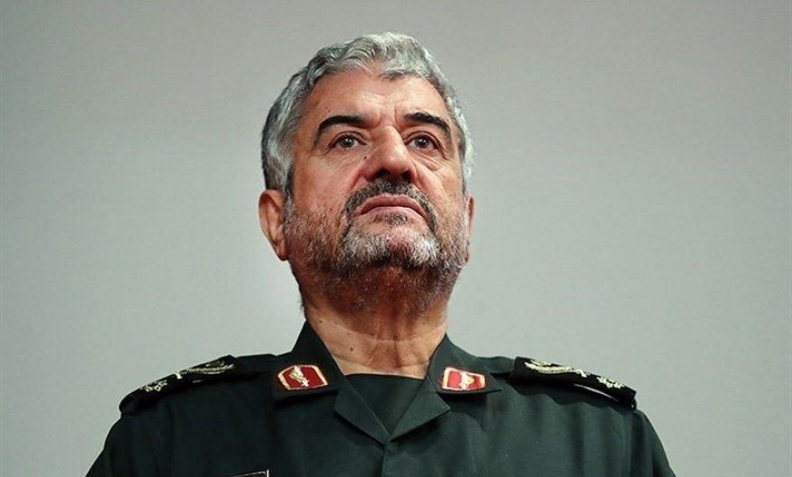 فرمانده سپاه: ارتش از مولفه های دفاعی و اقتدار نظام اسلامی ایران است