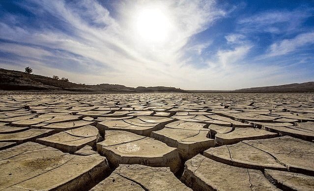 حاکمیت ۳۰ ساله خشکسالی در کشور/تبخیر ۲۷۰ میلیارد مترمکعبی آب به دلیل تابش خورشید و بادهای خشک حاکمیت ۳۰ ساله خشکسالی در کشور/تبخیر ۲۷۰ میلیارد مترمکعبی آب به دلیل تابش خورشید و بادهای خشک