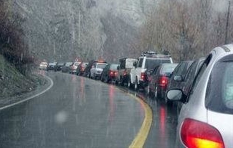 آخرین وضعیت جوی و ترافیکی راه&zwnj;های کشور در ۷ فروردین/ از بارش برف و باران، تا انسداد برخی محورها