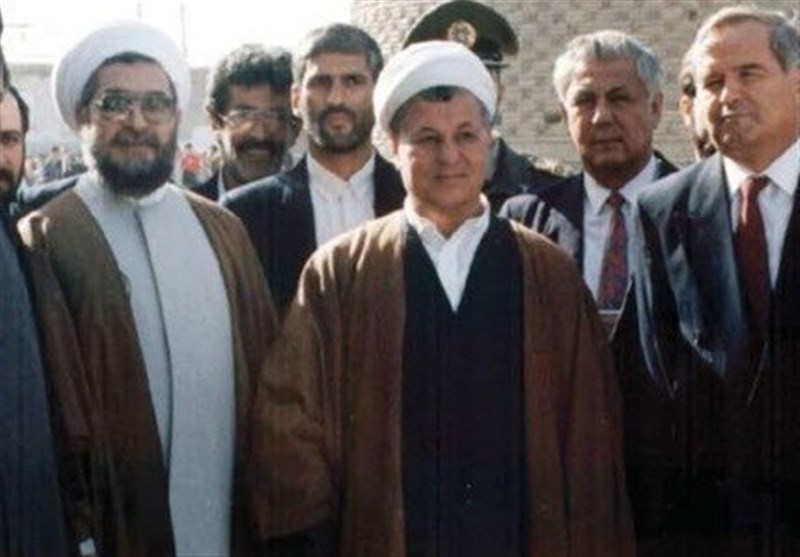 خاطرات آیت&zwnj;الله هاشمی؛ ۹ دی ۱۳۷۱ تا ۱۳۷۵: برادران حکیم آمدند؛ از تمایلشان برای طرح حکومت فدرالی در عراق گفتند / فلاحیان از ناطق&rlm;&zwnj;نوری برای اصرار درگرفتن اطلاعات برای بازرسی&rlm;&zwnj;ویژه و استیضاح&zwnj;ها گله داشت / روحانی گزارش سفر به آلمان برای معاینه دیسکش را داد؛ پیشنهاد آلمان برای مذاکره در مسایل اروپا را مطرح کرد