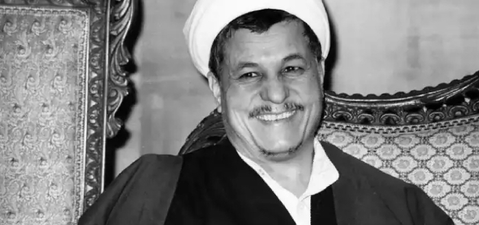 خاطرات آیت&zwnj;الله هاشمی؛ ۱۰ دی ۱۳۷۱ تا ۱۳۷۵: کاردار ایران در انگلستان گفت اگر به&zwnj;طور رسمی به انگلیسی&zwnj;ها گفته شود که حکم امام در مورد سلمان رشدی، قابل پس&zwnj;گرفتن نیست، ولی دولت برای آن اقدامی نمی&zwnj;کند، آن&zwnj;ها حاضرند مسأله را پیگیری نکنند؛ گفتم واقعیت همین است