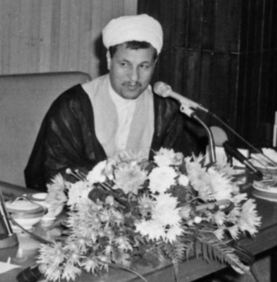 خاطرات آیت&zwnj;الله هاشمی؛ ۱ دی ۱۳۷۱ تا ۱۳۷۵: علی لاریجانی از سیاست تندروی و شعاری کشور اظهار نگرانی کرد که مشکلاتی آفریده است و در آینده خطراتی می&zwnj;تواند داشته باشد