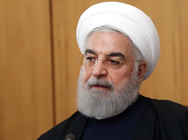 روحانی: ۷ سال مسئول پدافند هوایی بودم؛ در مخیله ام نمیگنجد که یک هواپیمای مسافربری در روت هوایی و در کنار فرودگاه بین المللی مورد اصابت قرار بگیرد؛ در زمان جنگ هم چنین اتفاقی نیفتاده بود / نیروهای مسلح توضیح دهند که از ابتدا چه جلسات کارشناسی بوده / باید مردم بفهمند قصد پنهانکاری وجود نداشته بلکه حادثه، باورکردنی نبود / مشکلات و غم چند روز قبل باید مقدمهای برای یک تصمیم بزرگ به نام «آشتی ملی» باشد / بگذارید همه گروهها در انتخابات شرکت کنند؛ یک نفر مخالف هم برای ما زیاد است، آن وقت شما یک جناح و جمعیت را مخالف میکنید؟ روحانی: ۷ سال مسئول پدافند هوایی بودم؛ در مخیله ام نمیگنجد که یک هواپیمای مسافربری در روت هوایی و در کنار فرودگاه بین المللی مورد اصابت قرار بگیرد؛ در زمان جنگ هم چنین اتفاقی نیفتاده بود / نیروهای مسلح توضیح دهند که از ابتدا چه جلسات کارشناسی بوده / باید مردم بفهمند قصد پنهانکاری وجود نداشته بلکه حادثه، باورکردنی نبود / مشکلات و غم چند روز قبل باید مقدمهای برای یک تصمیم بزرگ به نام «آشتی ملی» باشد / بگذارید همه گروهها در انتخابات شرکت کنند؛ یک نفر مخالف هم برای ما زیاد است، آن وقت شما یک جناح و جمعیت را مخالف میکنید؟