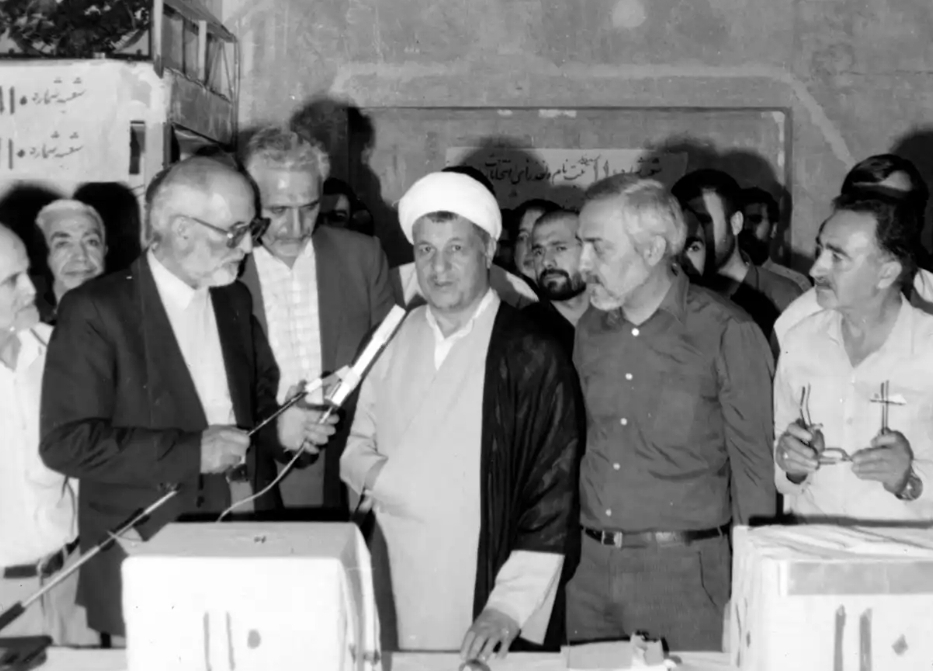 خاطرات آیت&zwnj;الله هاشمی؛ ۲۸ دی ۱۳۷۱ تا ۱۳۷۵: کرباسچی برای کمک به سیدمحمد خاتمی، در جریان انتخابات استمداد کرد / عباس آخوندی به محسن گفته بود که نامزدشدن خاتمی در انتخابات، ممکن است عوارض سویی داشته باشد