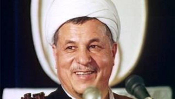 خاطرات آیتالله هاشمی؛ ۲۹ دی ۱۳۷۱ تا ۱۳۷۵: مهدوی کنی گزارشی از گروهی افراطی از دانشجویان دانشگاه امام صادق را داد که دستگیر شدهاند / محمد یزدی، گزارش بحثهای جامعه مدرسین در مورد مرجعیت را داد / خاتمی برای مشورت جهت نامزدی ریاستجمهوری آمد، گزارشی از ملاقات با رهبری داد؛ از نتیجه ملاقات راضی است؛ توضیحی از افکار خودش داد که با برنامههای من هماهنگ است؛ از من میخواست کمک کنم، برای اینکه کارگزاران ، نامزد دیگری ندهند؛ منگفتم، بیطرف میمانم / شب میهمان آیتالله خامنهای بودم در مورد تصمیم خاتمی برای نامزدی مذاکره کردیم خاطرات آیتالله هاشمی؛ ۲۹ دی ۱۳۷۱ تا ۱۳۷۵: مهدوی کنی گزارشی از گروهی افراطی از دانشجویان دانشگاه امام صادق را داد که دستگیر شدهاند / محمد یزدی، گزارش بحثهای جامعه مدرسین در مورد مرجعیت را داد / خاتمی برای مشورت جهت نامزدی ریاستجمهوری آمد، گزارشی از ملاقات با رهبری داد؛ از نتیجه ملاقات راضی است؛ توضیحی از افکار خودش داد که با برنامههای من هماهنگ است؛ از من میخواست کمک کنم، برای اینکه کارگزاران ، نامزد دیگری ندهند؛ منگفتم، بیطرف میمانم / شب میهمان آیتالله خامنهای بودم در مورد تصمیم خاتمی برای نامزدی مذاکره کردیم